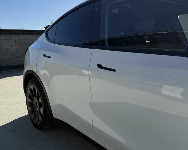 Тесла Model Y 2022 в Ровно на Automoto.ua Белый Тесла Model Y, объемом двигателя 0 л и пробегом 105 тыс. км за 27000 $, фото 23 на Automoto.ua