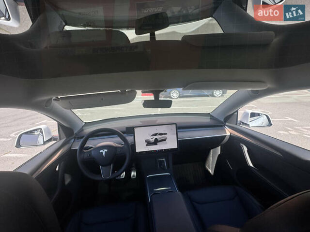 Белый Тесла Model Y, объемом двигателя 0 л и пробегом 44 тыс. км за 43500 $, фото 17 на Automoto.ua