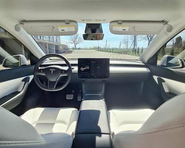Белый Тесла Model Y, объемом двигателя 0 л и пробегом 54 тыс. км за 28000 $, фото 1 на Automoto.ua