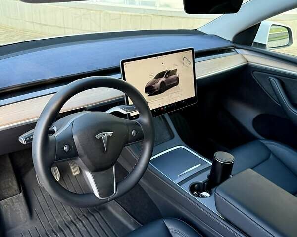 Белый Тесла Model Y, объемом двигателя 0 л и пробегом 23 тыс. км за 33777 $, фото 12 на Automoto.ua