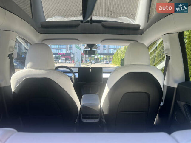 Белый Тесла Model Y, объемом двигателя 0 л и пробегом 69 тыс. км за 25900 $, фото 23 на Automoto.ua