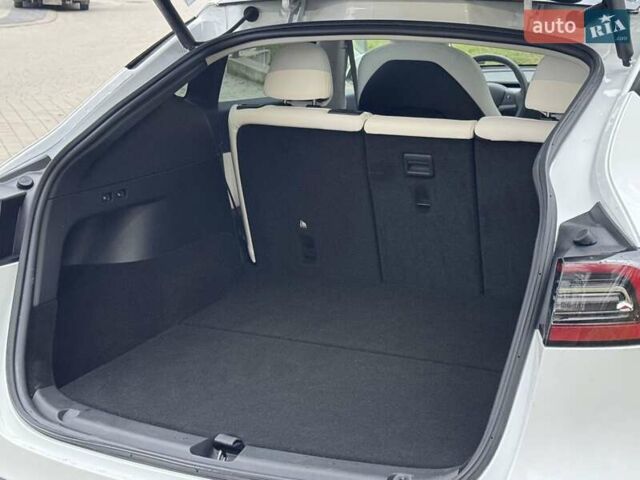 Білий Тесла Model Y, об'ємом двигуна 0 л та пробігом 117 тис. км за 23500 $, фото 35 на Automoto.ua