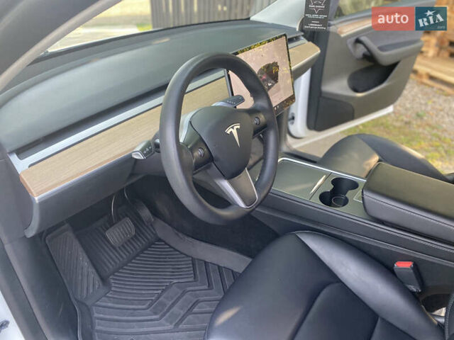 Белый Тесла Model Y, объемом двигателя 0 л и пробегом 58 тыс. км за 24000 $, фото 72 на Automoto.ua