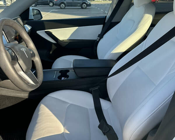 Белый Тесла Model Y, объемом двигателя 0 л и пробегом 61 тыс. км за 27000 $, фото 7 на Automoto.ua