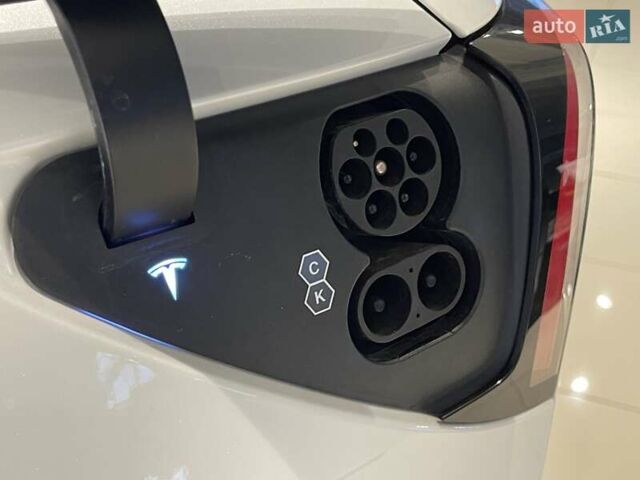 Белый Тесла Model Y, объемом двигателя 0 л и пробегом 14 тыс. км за 47800 $, фото 28 на Automoto.ua