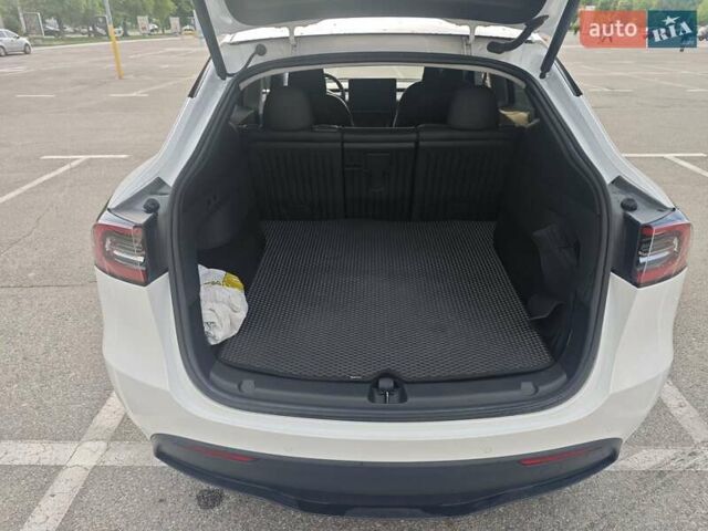 Белый Тесла Model Y, объемом двигателя 0 л и пробегом 38 тыс. км за 28000 $, фото 21 на Automoto.ua