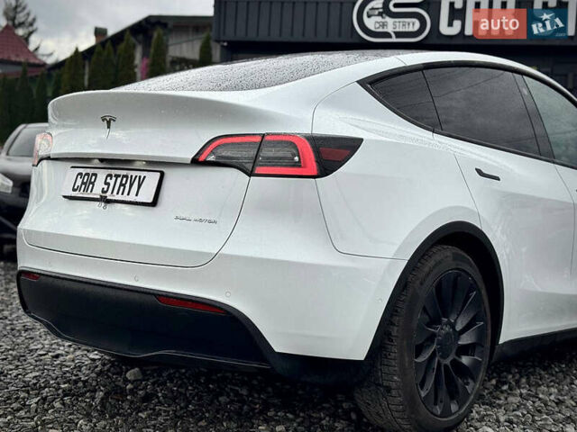 Білий Тесла Model Y, об'ємом двигуна 0 л та пробігом 62 тис. км за 27400 $, фото 51 на Automoto.ua