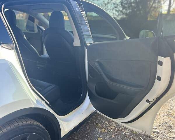 Білий Тесла Model Y, об'ємом двигуна 0 л та пробігом 62 тис. км за 29700 $, фото 11 на Automoto.ua