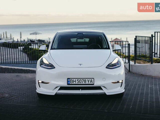 Белый Тесла Model Y, объемом двигателя 0 л и пробегом 45 тыс. км за 28900 $, фото 2 на Automoto.ua