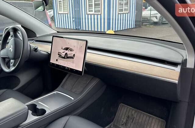 Белый Тесла Model Y, объемом двигателя 0 л и пробегом 17 тыс. км за 28600 $, фото 4 на Automoto.ua