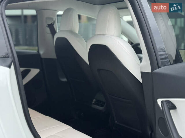 Білий Тесла Model Y, об'ємом двигуна 0 л та пробігом 115 тис. км за 25800 $, фото 31 на Automoto.ua