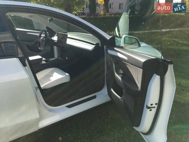 Белый Тесла Model Y, объемом двигателя 0 л и пробегом 30 тыс. км за 25900 $, фото 10 на Automoto.ua
