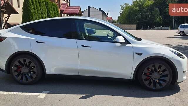 Белый Тесла Model Y, объемом двигателя 0 л и пробегом 62 тыс. км за 30700 $, фото 2 на Automoto.ua