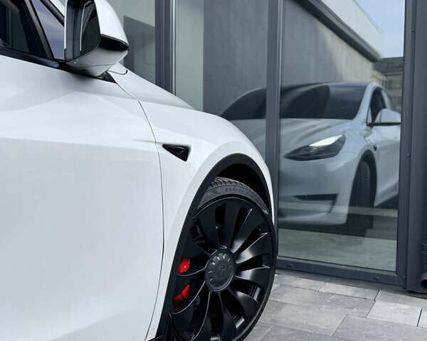 Белый Тесла Model Y, объемом двигателя 0 л и пробегом 45 тыс. км за 33900 $, фото 3 на Automoto.ua