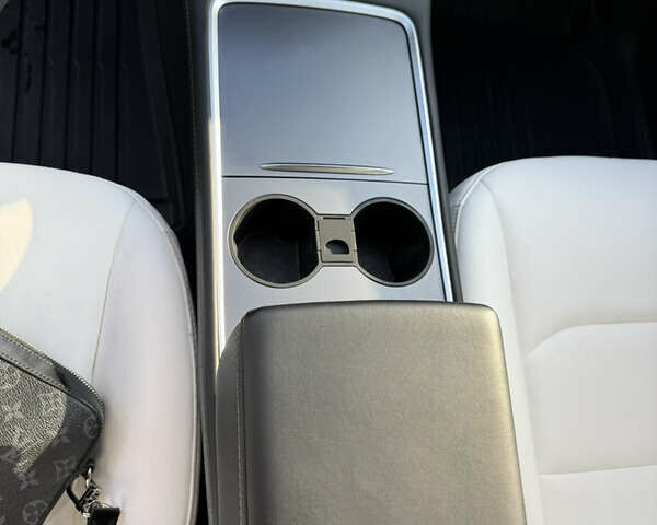 Белый Тесла Model Y, объемом двигателя 0 л и пробегом 102 тыс. км за 26000 $, фото 22 на Automoto.ua