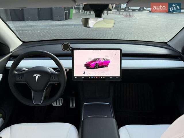 Белый Тесла Model Y, объемом двигателя 0 л и пробегом 45 тыс. км за 29999 $, фото 10 на Automoto.ua