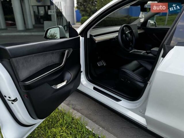Белый Тесла Model Y, объемом двигателя 0 л и пробегом 59 тыс. км за 28800 $, фото 17 на Automoto.ua