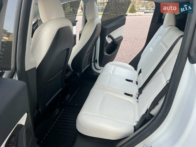 Белый Тесла Model Y, объемом двигателя 0 л и пробегом 21 тыс. км за 34999 $, фото 29 на Automoto.ua