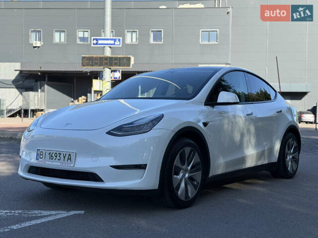 Белый Тесла Model Y, объемом двигателя 0 л и пробегом 12 тыс. км за 26500 $, фото 3 на Automoto.ua
