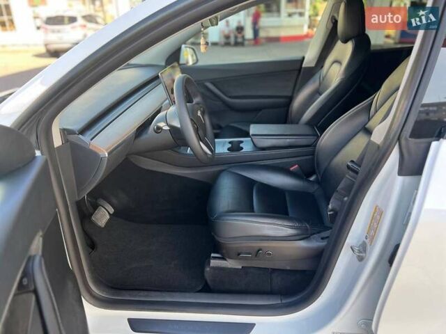 Белый Тесла Model Y, объемом двигателя 0 л и пробегом 31 тыс. км за 24999 $, фото 13 на Automoto.ua
