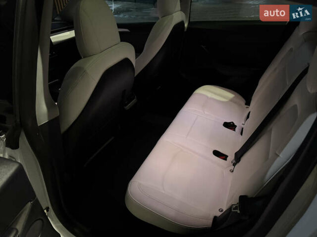 Тесла Model Y 2022 у Черкасах на Automoto.ua Білий Тесла Model Y, об'ємом двигуна 0 л та пробігом 37 тис. км за 26500 $, фото 3 на Automoto.ua