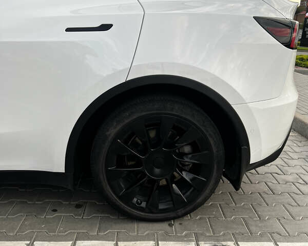 Белый Тесла Model Y, объемом двигателя 0 л и пробегом 93 тыс. км за 26200 $, фото 2 на Automoto.ua
