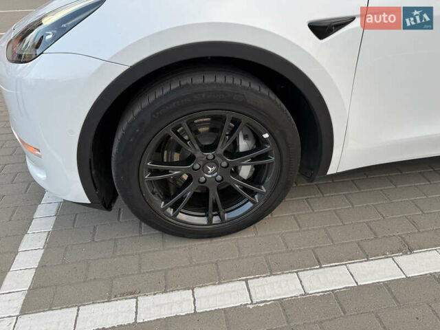 Белый Тесла Model Y, объемом двигателя 0 л и пробегом 81 тыс. км за 25900 $, фото 40 на Automoto.ua
