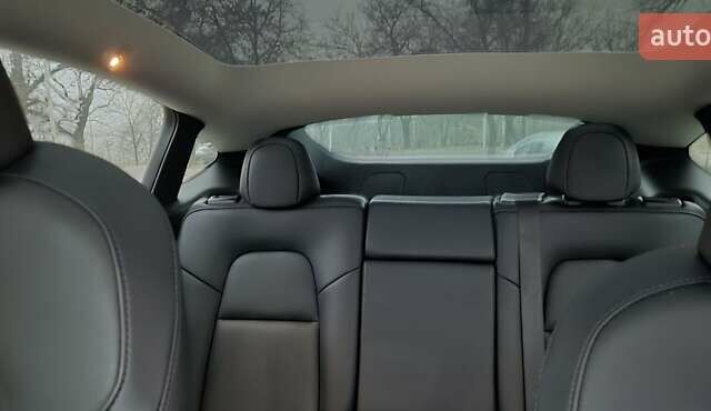 Белый Тесла Model Y, объемом двигателя 0 л и пробегом 27 тыс. км за 29000 $, фото 31 на Automoto.ua