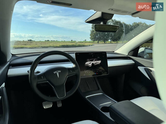 Белый Тесла Model Y, объемом двигателя 0 л и пробегом 51 тыс. км за 31000 $, фото 50 на Automoto.ua