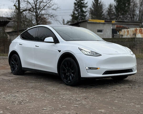 Белый Тесла Model Y, объемом двигателя 0 л и пробегом 16 тыс. км за 26500 $, фото 22 на Automoto.ua