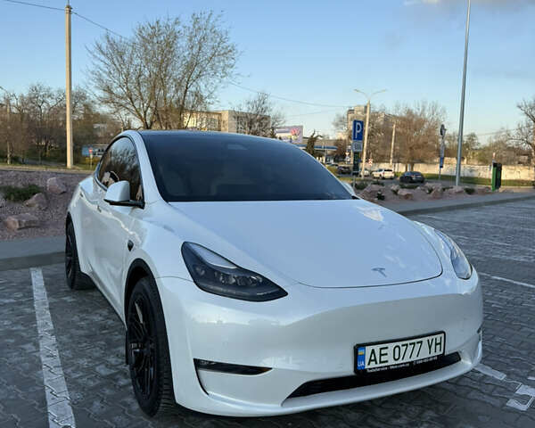 Белый Тесла Model Y, объемом двигателя 0 л и пробегом 50 тыс. км за 27999 $, фото 3 на Automoto.ua