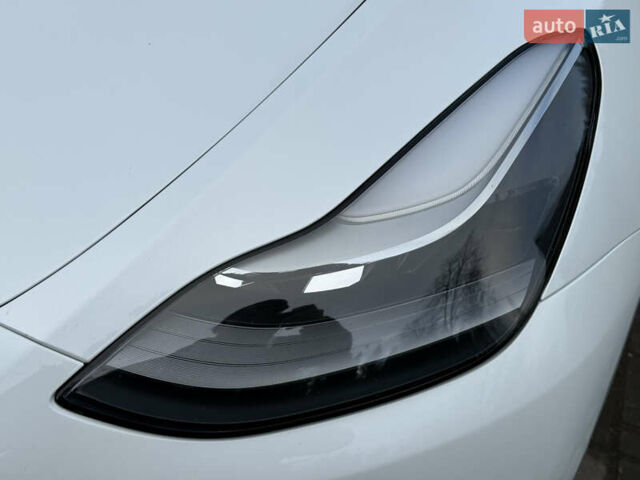 Белый Тесла Model Y, объемом двигателя 0 л и пробегом 129 тыс. км за 27400 $, фото 8 на Automoto.ua