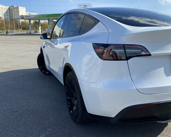 Белый Тесла Model Y, объемом двигателя 0 л и пробегом 2 тыс. км за 35000 $, фото 12 на Automoto.ua