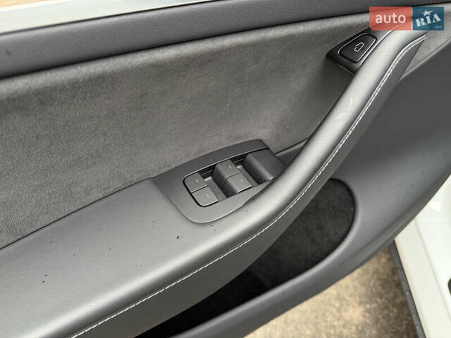 Белый Тесла Model Y, объемом двигателя 0 л и пробегом 53 тыс. км за 36700 $, фото 14 на Automoto.ua