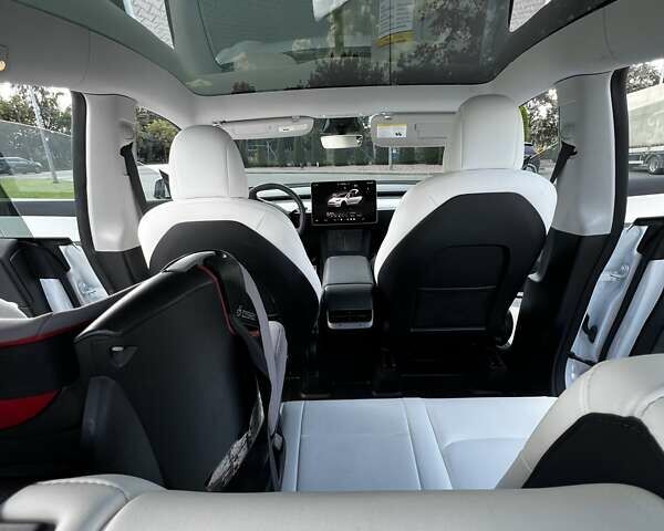 Белый Тесла Model Y, объемом двигателя 0 л и пробегом 59 тыс. км за 27999 $, фото 20 на Automoto.ua