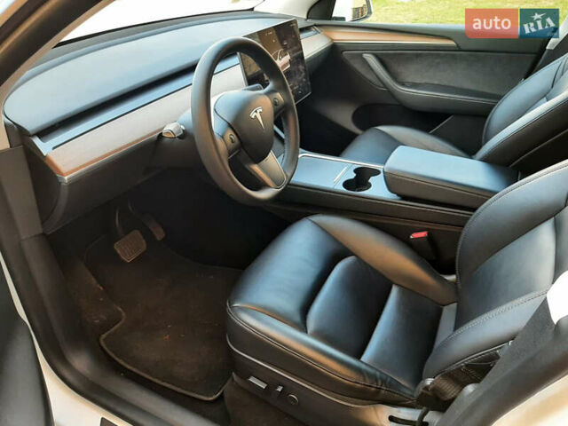 Білий Тесла Model Y, об'ємом двигуна 0 л та пробігом 27 тис. км за 28000 $, фото 6 на Automoto.ua