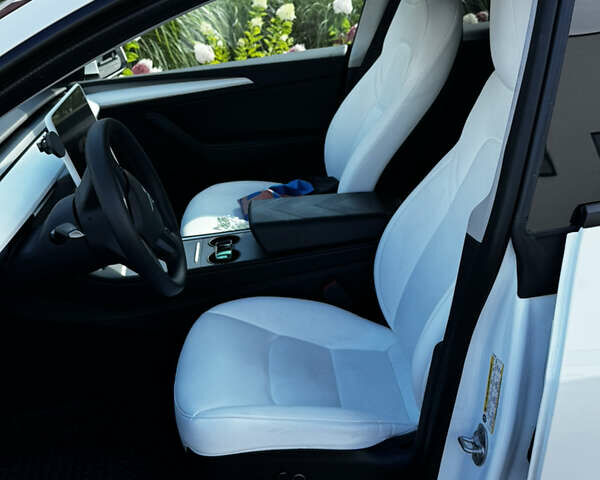 Белый Тесла Model Y, объемом двигателя 0 л и пробегом 90 тыс. км за 25499 $, фото 7 на Automoto.ua