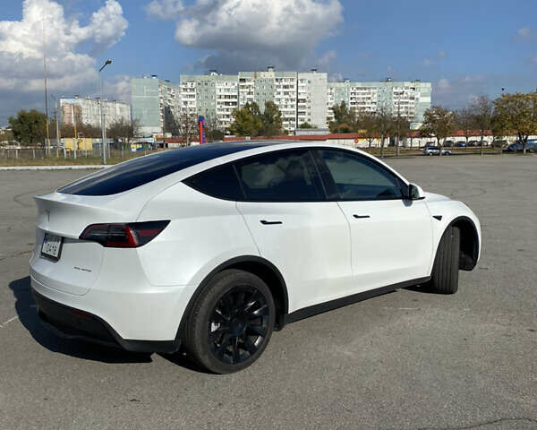 Белый Тесла Model Y, объемом двигателя 0 л и пробегом 2 тыс. км за 35000 $, фото 9 на Automoto.ua
