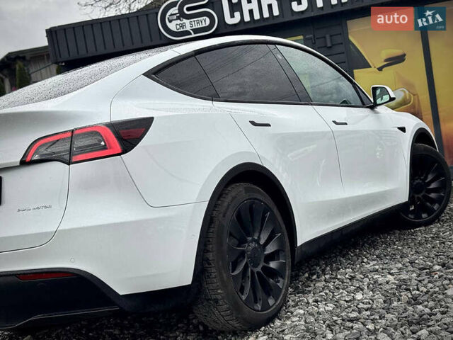 Білий Тесла Model Y, об'ємом двигуна 0 л та пробігом 62 тис. км за 27400 $, фото 52 на Automoto.ua