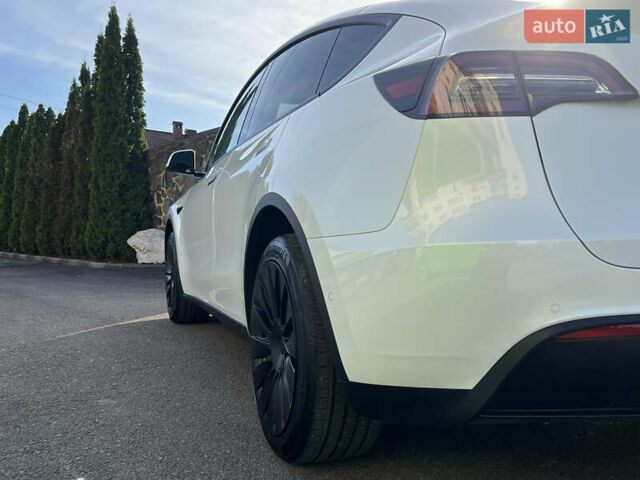 Білий Тесла Model Y, об'ємом двигуна 0 л та пробігом 12 тис. км за 24750 $, фото 18 на Automoto.ua