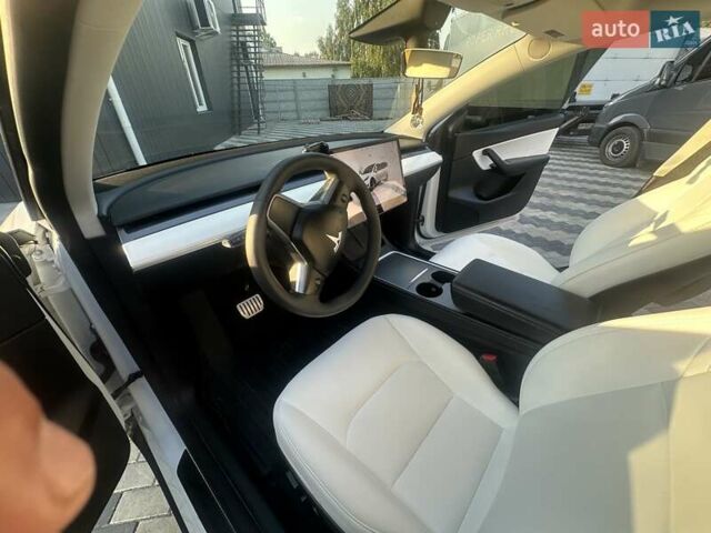 Тесла Model Y 2022 у Києві на Automoto.ua Білий Тесла Model Y, об'ємом двигуна 0 л та пробігом 25 тис. км за 35500 $, фото 19 на Automoto.ua