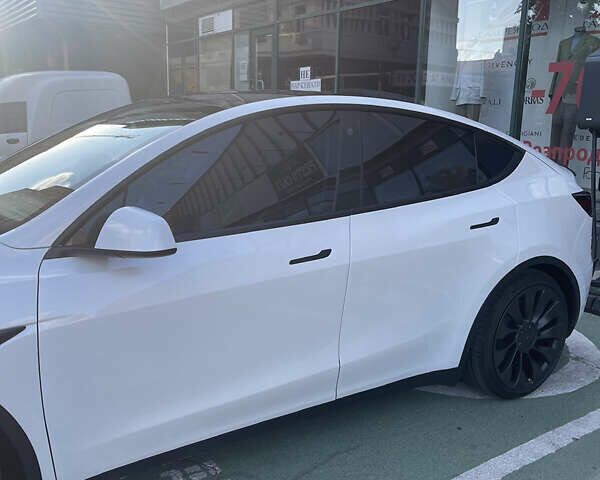 Белый Тесла Model Y, объемом двигателя 0 л и пробегом 25 тыс. км за 31500 $, фото 1 на Automoto.ua