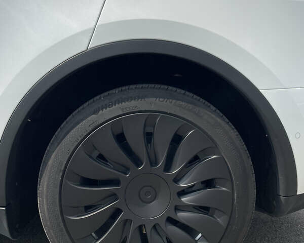 Белый Тесла Model Y, объемом двигателя 0 л и пробегом 76 тыс. км за 24900 $, фото 13 на Automoto.ua