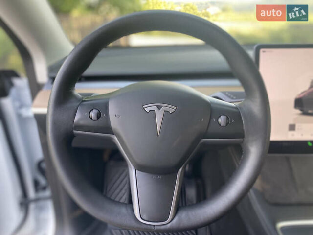 Белый Тесла Model Y, объемом двигателя 0 л и пробегом 58 тыс. км за 24000 $, фото 71 на Automoto.ua