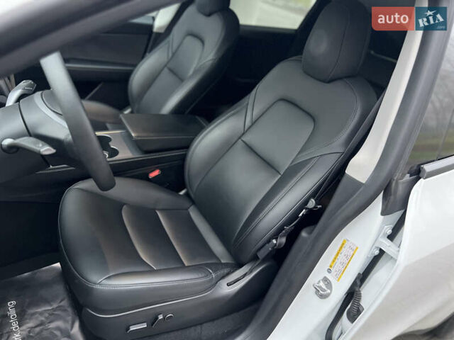 Белый Тесла Model Y, объемом двигателя 0 л и пробегом 68 тыс. км за 31599 $, фото 18 на Automoto.ua