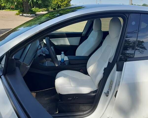 Белый Тесла Model Y, объемом двигателя 0 л и пробегом 7 тыс. км за 33500 $, фото 4 на Automoto.ua
