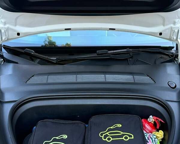 Белый Тесла Model Y, объемом двигателя 0 л и пробегом 72 тыс. км за 30500 $, фото 14 на Automoto.ua