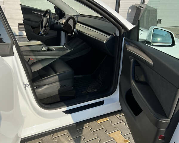 Тесла Model Y 2022 в Одессе на Automoto.ua Белый Тесла Model Y, объемом двигателя 0 л и пробегом 12 тыс. км за 44900 $, фото 21 на Automoto.ua
