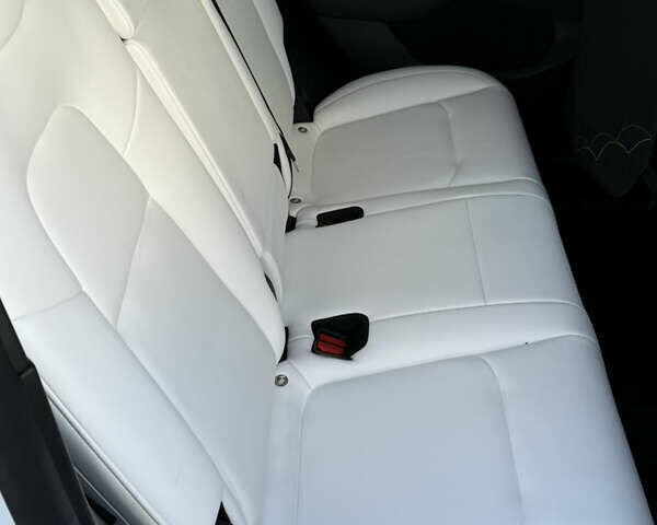 Белый Тесла Model Y, объемом двигателя 0 л и пробегом 45 тыс. км за 29999 $, фото 8 на Automoto.ua