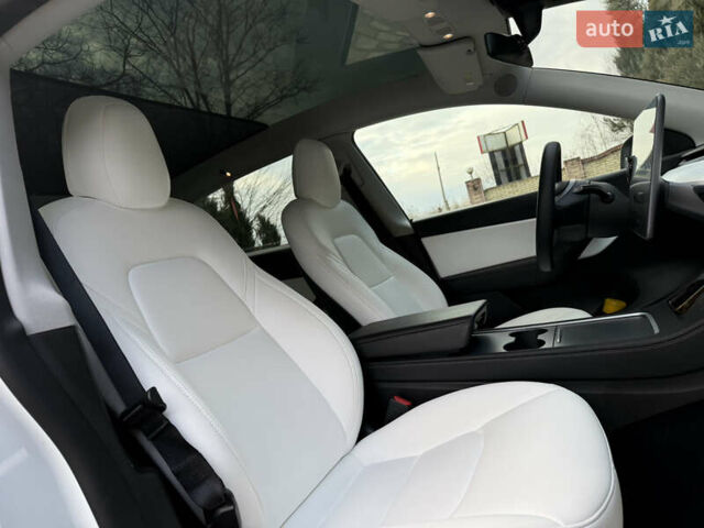 Белый Тесла Model Y, объемом двигателя 0 л и пробегом 129 тыс. км за 27400 $, фото 19 на Automoto.ua